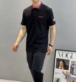 monlce*R蒙口25S新款Polo短袖.原单推荐！这款Polo衫采用高端丝光棉质珠地面料制成，经典衣领，点缀条纹饰边，胸前饰有蒙家标识刺绣.领口Moncle
