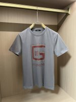 纪梵希 2025春夏新品 经典百搭款 圆领短袖T恤 每年必出的单品！简单大方设计 干净利落剪裁 采用进口顶级丝光面料 柔软细腻 男人的衣柜都少不了基础 随时随地