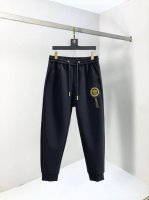 范思哲 2025夏季新款休闲裤！官网同步发售。品牌经典Logo休闲裤，定制面料，舒适度极好，手触感： 烈。辦识度极高，完美品相工艺。尺码：M-3Xl