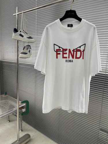 fend 压胶恶魔之眼T恤 压胶立体有型 双层螺纹领口 肩部通肩压条 280克纯棉面料舒适透气 男女同款 码数：S-Xxl S码衣长73 胸围106 肩宽53