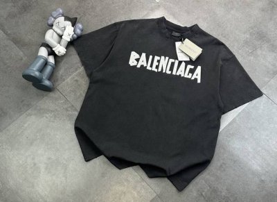 潮牌Balenciaga巴黎世家做旧破洞螺丝钉印花 巴黎世家25新春首发最新款短袖T恤 巴黎专用260G面料 重工水洗 做旧磨破效果 精致车线 做工精细 颜色