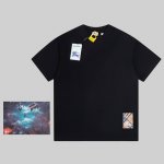 礼盒 Bur｜25Ss新款 格纹标签棉质 T 恤衫 码数Xs-S-M-L 男女同款 现货发售 T选用平织棉面料打造，呈现常规版型。采用圆领款式，饰牌贴花巧妙融合