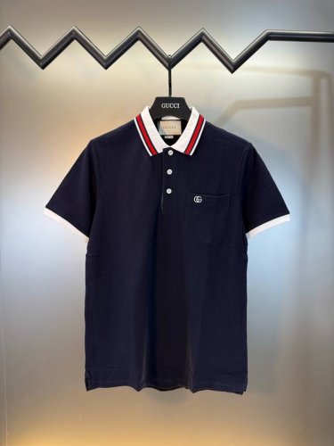顶级代购版本★Gucci古驰2025Ss古驰翻领品牌Logo口袋Polo衫 1:1高品质 高端珠地面料洗水处理 撞色滚边 双G刺绣 衣领装饰红蓝织带细节 编织衣