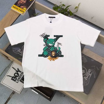 上新 款号：Dg25632 2025新款Louis Vuittonbalenciaga路易威登联名巴黎世家Lv玩偶熊金币图案Logo字母印花休闲情侣短袖T恤，经