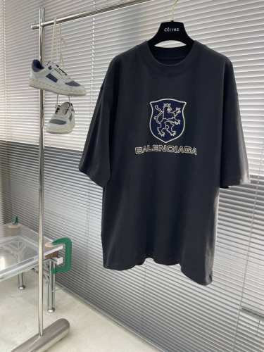 Balenciag 2025春夏季最新款，专柜同步有售，原单狠货，爆款时尚休闲短袖T恤，重磅进口原版面料，独特设计，顶级印花工艺字母图案装饰Logo，简约时尚