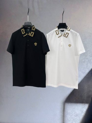 versace范思哲 25Ss新款春夏短袖 最高版本客供定制丝光珠地棉高端面料 简单时尚款，配色超级好看！经典Logo的设计 简单大方的款式！满满的高级感，四季