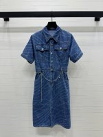 上新原单高端品质 Chane* 2025春夏最新系列！锁链满印双C激光烧花牛仔短袖连衣裙！定制高织数有机纯棉牛仔质感柔软细腻 天空蓝洗水颜色超级鲜艳 定制双C五
