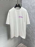 Lu家 2025春夏新款男女同情侣款休闲宽松棉质圆领短袖T恤衫！贸易公司渠道稀出，同步官网发售 ！ 2025春夏最新系列，经典时尚设计元素，为全新系列注入满满活