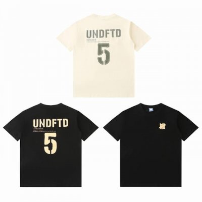 Undefeated Ss25 五条杠Logo字母数字美式复古短袖T恤 男女同款 面料：240G双纱面料，不变型不起球 辅料；全套辅料定制；1:1版本 颜色：黑