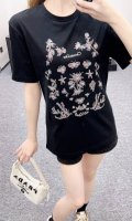 P210 原版Dd.....2025早春新款时尚蜜蜂刺绣T恤！设计感帅气时髦＇版型百搭不挑人！日常穿搭的造型利器，进口棉质面料质感超赞！原版3色，码数Sml。