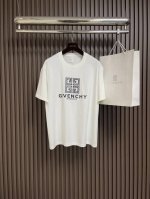 Givenchy 2025Ss 4G字母压胶印花短袖T恤，面料采用230克重精梳棉，定制32支1*1螺纹，成衣两遍水洗处理，面料舒适亲肤无异感，定制定染面料，纺