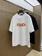 Fd 2540Fw春夏新品圆领打底外穿T恤，立体感Logo微廓形半袖活性纯棉打底T恤，棉，手感面糯有骨感，柔而有韧性。工艺处理，韧性和抗皱性能得到大幅度提高。微