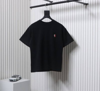 Moncler 蒙口 25Ss 小标刺绣及后背立体Logo压胶短袖T恤 面料采用高克重280G重精梳棉，定制1:1螺纹，面料舒适亲肤无异感， 制定染面料，纺织密