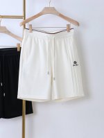 Lp老钱风男士菱格纹轻奢短裤 颜色 黑 米白 码数M-Xxxl 夏日炎炎 收到Lp的清新之作 裤腰采用 100支纱线撞色交互 织造出与腰部勾勒出贴切的线条 前左