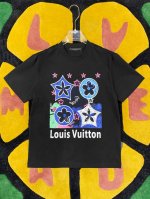 lv 2025Ss春夏新款棉质圆领短袖T恤 胸前重工印花标识 顶级丝光棉面料定制 标准版型 黑 白 两色 男女同款 码数：S M L Xl Xxl