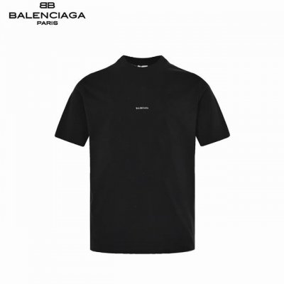 Balenciaga 巴黎世家 前后刺绣短袖 采用32支双纱 260克重面料 进口针织针梳棉进行制作，厚度适中，有垂感又有轮廓型，上身就是一个舒适！！对微胖身型