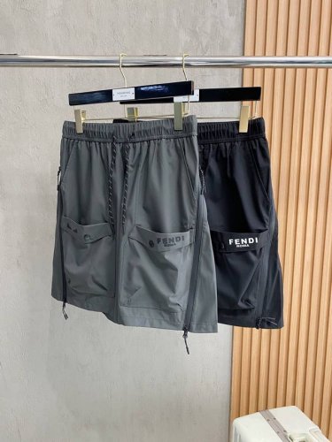 Fendi 芬迪 2025夏季新款男士休闲短裤 高级定制夏季专用休闲裤透气面料 透气舒适度高 细节无可挑剔 品牌元素设计理念 体现高品质 手感细腻柔软 呈现休闲