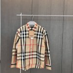 斜纹大格 25春夏 Burberry 男装 格纹棉质衬衫 斜纹大格子拼接衬衫 男女同款 精梳棉面料轻薄，适合春夏 单独定染定织100支高密精梳棉，对位对称的款式