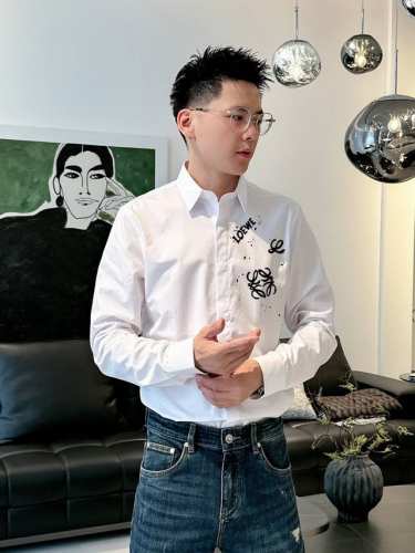 罗意威 Loewe 码数38-43 专柜最新款男士必备款衬衫，100%天然棉，舒服透气，原单狠货，原版面料，柔软舒适，1F上身高端又奢华，足够场面的档次，这款衬