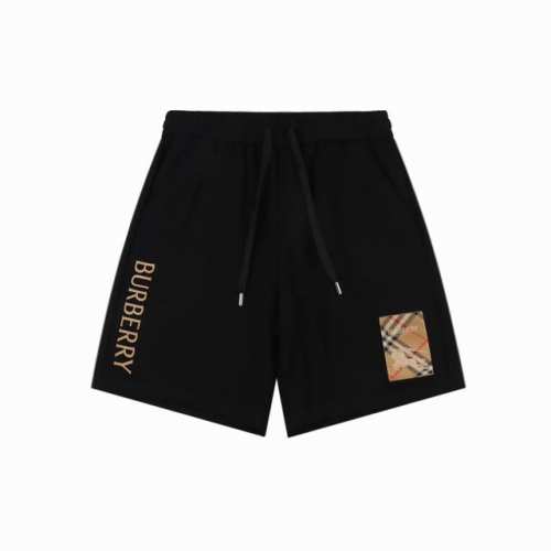 burberry 25Ss 战马贴布压胶字母短裤 巴宝莉爆款短裤，男女同款，让每一次迈步都无拘无束，立体剪裁大幅提升运动自由度，腰部内置弹力抽绳，贴合身形不勒肤