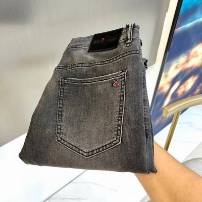 kiton-25 春夏原单男士时装休闲丹宁牛仔裤，客供高级进口的丹宁原色面料，特选日本冈山纯正13Oz 盎司牛仔布料，重磅环保植物酵素水洗工艺，肌理有着淡淡的复