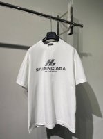 现货 巴黎世家2025新款镭射标识印花T恤 280克纯棉面料 精细的Activewear镭射Logo字母立体感非常强 反光效果增加了时尚指数 黑白双色男女同款