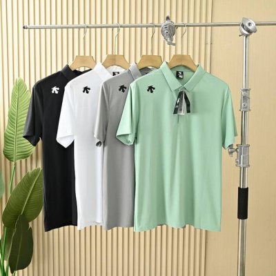 上新 Descente 迪桑特夏季新款Polo衫短袖！男女同款高版本，质量很好。经典翻领胸前硅胶小标男子运动短袖Polo衫。 颜色：黑色，白色，灰色，水绿 尺码