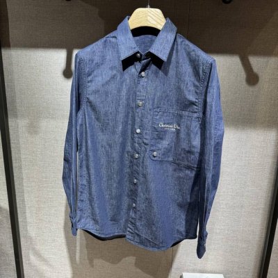补单回货 上新，微弹力牛仔D#Or口袋标识剌绣细节衬衫款外套。金属明扣款，面料微弹穿着舒适款式百搭。 尺码:38-39-40-41-42=S-Xxl。