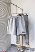 P270 E767 Vw西太后 25夏新款短裤 这款极简表达现代态度。面布63.1%棉36.9聚酯倩维 超薄复合面料 整体更显质感有力 承载创新精神， 标志性的