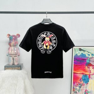 款号 K04 原版原标 chrome Hearts克罗心卡通马蹄梵文字母休闲短袖男女情侣宽松T恤潮采用250克双纱纯棉面料.高克重 1 1版型 官网同步黑白两色