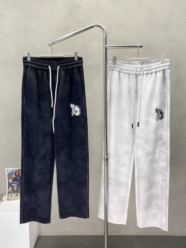 y-3山本耀司独家专供新款 休闲裤 高端版本！专柜定制面料 透气舒适度高，细节无可挑剔，品牌元素设计理念，体现高品质。手感细腻柔软！呈现休闲裁剪，上身版型超赞！