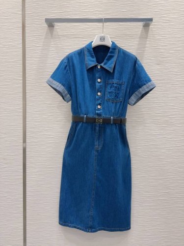 Loe W*E 2025Ss新款牛仔连衣裙 定位活性酵洗 养眼设计 少女机能风 可甜可盐 上身帅气又拉风 复古洗水牛仔重新诠释了时髦精单品 设计版型百搭不挑人
