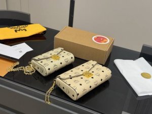 配飞机盒 顶级原版品质出货 Mcm 链条包 青岛原单 全套包装如图 保证实拍质量 Size：23*14Cm 大 18*13Cm 小