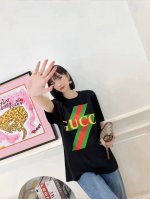 上新！春夏Gucci新款短袖T恤,版型剪裁特别有讲究！上身很洋气显瘦内搭外穿都看 高密针织圆领设计，平整简约！亲肤透爽！T恤面料的柔软性舒适性无可挑剔！男女均可