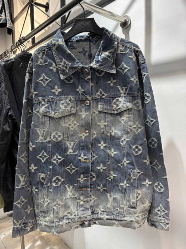 款号：Zmr01# Louis Vuitton Lv路易威登重工水洗经典满印刺绣提花牛仔外套 非常重工的一款 克重做顶 老花妥妥拿捏早秋出门穿搭 牛仔面料可直接