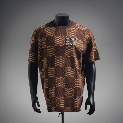 louis Vuitton 路易威登Lv 25Ss新款 菲董棋盘短袖 棋盘毛织短袖工艺说明 此款对板定染咖啡色和黄色 采用40支双股赛络纺纱 面部无毛刺光滑柔软
