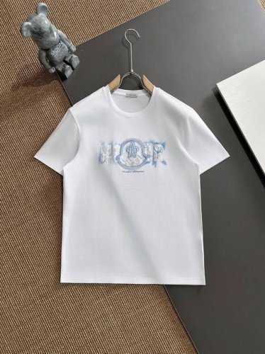 新品！高端系列 蒙口 夏季新款时尚男士短袖休闲商务T恤，一款高端双面丝光短袖T恤，绝对是您夏季P清单中的必备之选！ 这款短袖T恤采用双面丝光工艺，正反两面均呈现