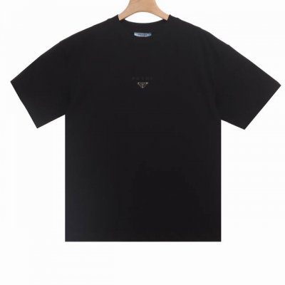 prada胸前金属三角标Logo压花短袖T恤 prada 普拉达 25Ss 胸前镶嵌金属三角标及Logo压花短袖T恤 面料采用高克重260G重精梳棉 定制1:1