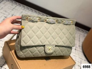 香奈儿 牛仔机车 Chanel 简直不要太酷！ 男生女生都可以驾驭 敲大容量装下整个世界~尺寸：31.22