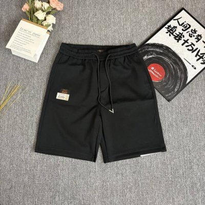 evisu 福神 笔刷式大M短裤卫裤 男女同款， 大M印花极具个性，出门不怕撞衫。 纯棉毛圈厚实面料，上身效果宽松休闲， 笔刷式的大M印花极具个性，出门不怕撞衫