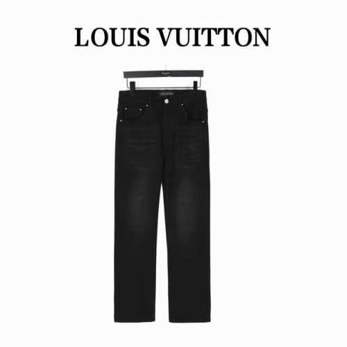 Louisvitton 路易威登 后袋老花彩色刺绣牛仔裤 今年为止做的最牛逼的牛仔裤，重度水洗工艺，暗藏玄机的细节非常多，这次主推的裤子无论是版型还是上身都太完