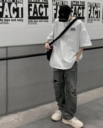 vans 万斯25Ss 飞碟印花短袖 高版本 重工 短袖T恤 顶级用料 限量发售！ 面料：250克 双纱双股用料 预缩定型 具有良好的吸汗性.可以保持干爽舒适的