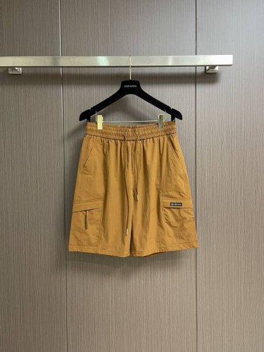 balenciaga 2025Ss多口袋宽松工装短裤，抽绳百搭男士休闲五分裤 选用精心细致的做工，并融入时尚流行元素，松紧腰＋抽绳设计，做工也同样精细，侧面大口