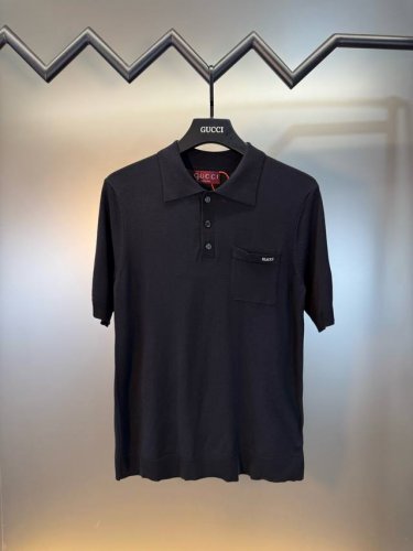 对标专柜★过验版本★Gucci古驰Ss25春夏新款针织嵌花针织polo衫 定制冰漾超细60支针织绸 柔软细腻 舒适贴肤 以经典黑色演绎高级风尚 胸前口袋饰以熠熠