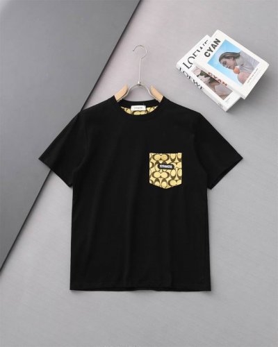 高品质 Coach 蔻驰拼接口袋款Loog新款T桖， 25Ss春夏新品，C蔻家标识醒目Loog拼接，采用环保染料，无甲醛，对身体无危害， 采用32支260克双纱