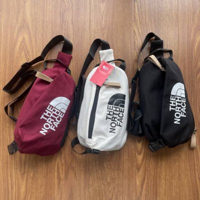 The North Face Tnf北面户外新款轻便时尚印花拉链单肩包斜挎包 颜色：黑色 米白色 酒红色 尺寸：38X28X14 Cm 760