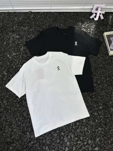 昂跑On后背泼墨大Logo落肩袖宽松休闲时尚百搭短袖T恤男女同款 时尚潮人们的衣柜里总要有这样一件T恤，昂跑On后背泼墨大Logo落肩袖短袖T恤就是绝佳选择！它