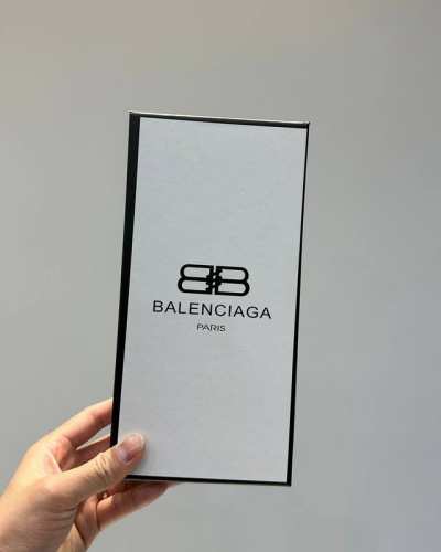 巴黎世家Balenciaga男士内裤 一盒3条礼盒装！专柜最新的男士士爆款，绝对的明星款，礼盒装一盒3条！完全是官方正品一比一打造，原单纯棉面料，柔软亲肤！质量