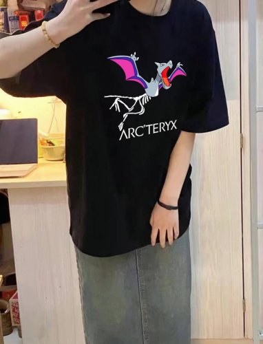 Arc‘Teryx 始祖鸟蝙蝠圆领短袖半袖T恤 面料采用260克纯棉双纱食毛面料 双线二本针压线 久洗不变形 原版定制三标 高端进口印花 随意水洗 情侣可穿 男