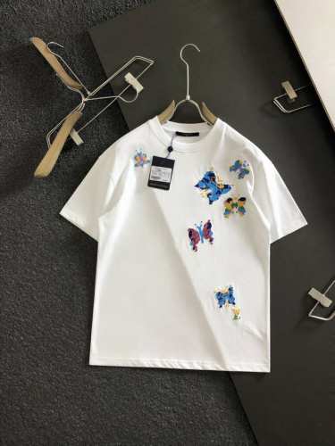 p160 L牌* 最新最顶级版本刺绣彩蝶工艺打造精品品质专柜原单短袖，顶级制作工艺进口面料，专柜品质印花设计，采用进口高端订制面料，进口丝线手感一流！ 码数：M